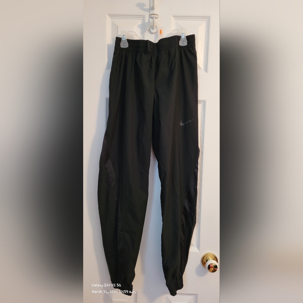 Nike wind joggers